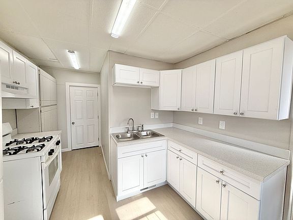3rd image of 1041 Lake Ave #1