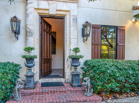 2nd image of 748 Grandview Pl