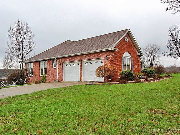 3rd image of 1703 Greenbrier Dr