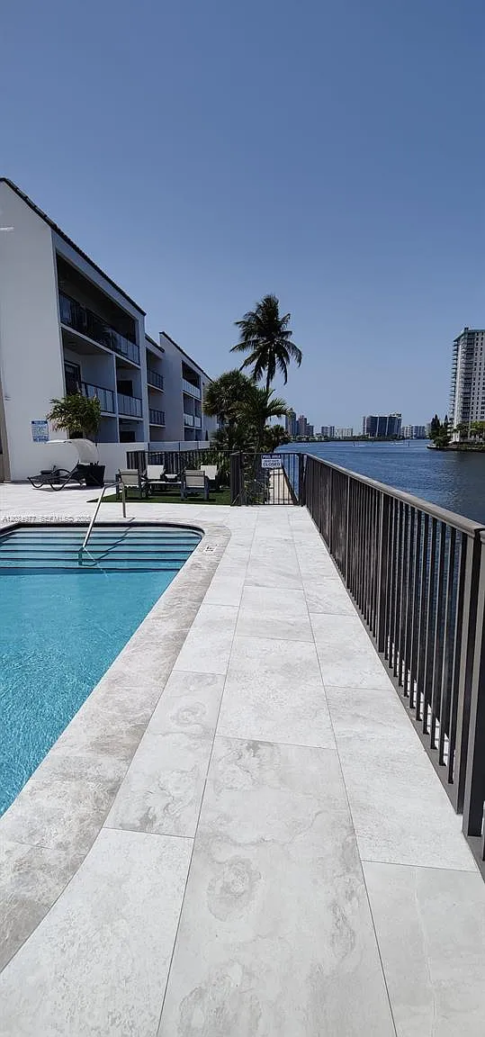 Pelican Landing Condo — Photo 4