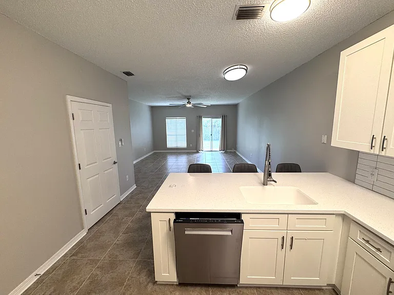 2703 Bay Club Dr — Photo 7
