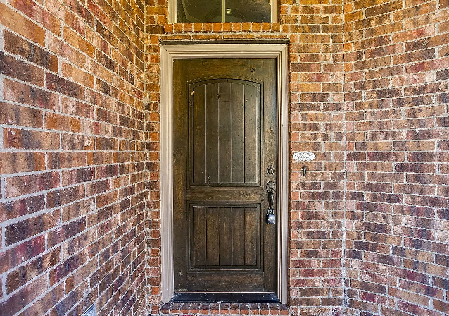 Stunning 3 Bed, 2 Bath Home in Secluded and Highly Desired Skyline Ranch- FWISD- 76126 — Photo 2