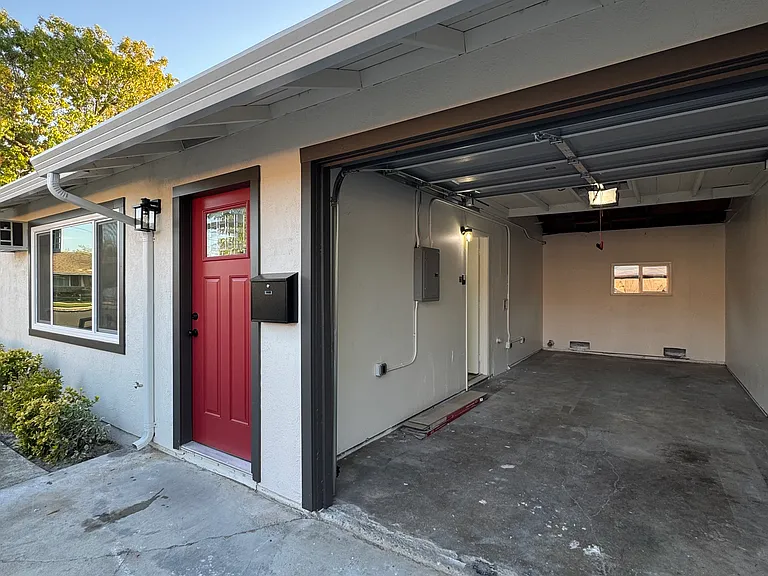 1466 Locust St — Photo 3
