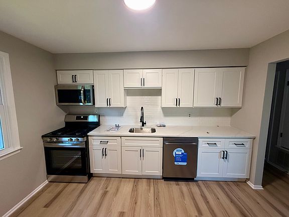 4th image of 84 Stratton St S
