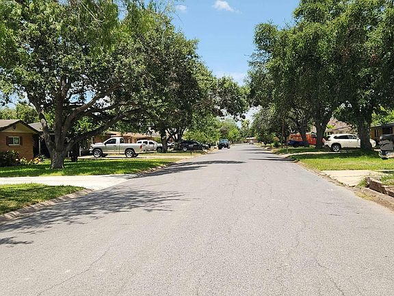 4th image of 722 Camellia Ave