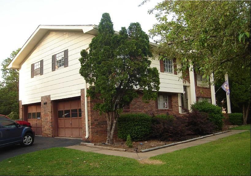 1st image of 627 N Valley Dr