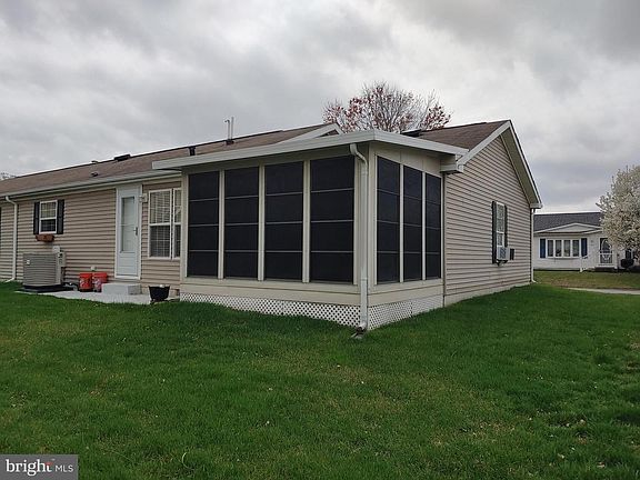 3rd image of 408 Moore Pl #408