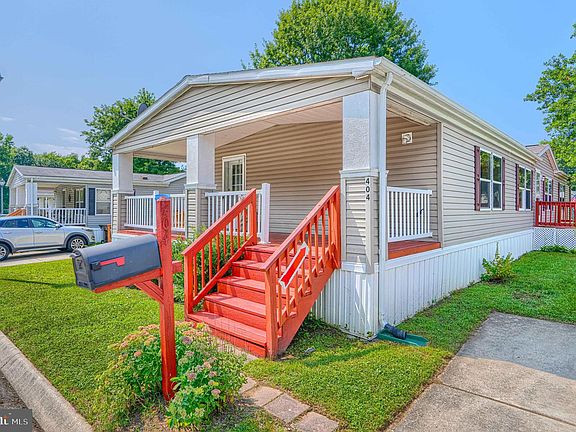 3rd image of 404 Tidewater Ln