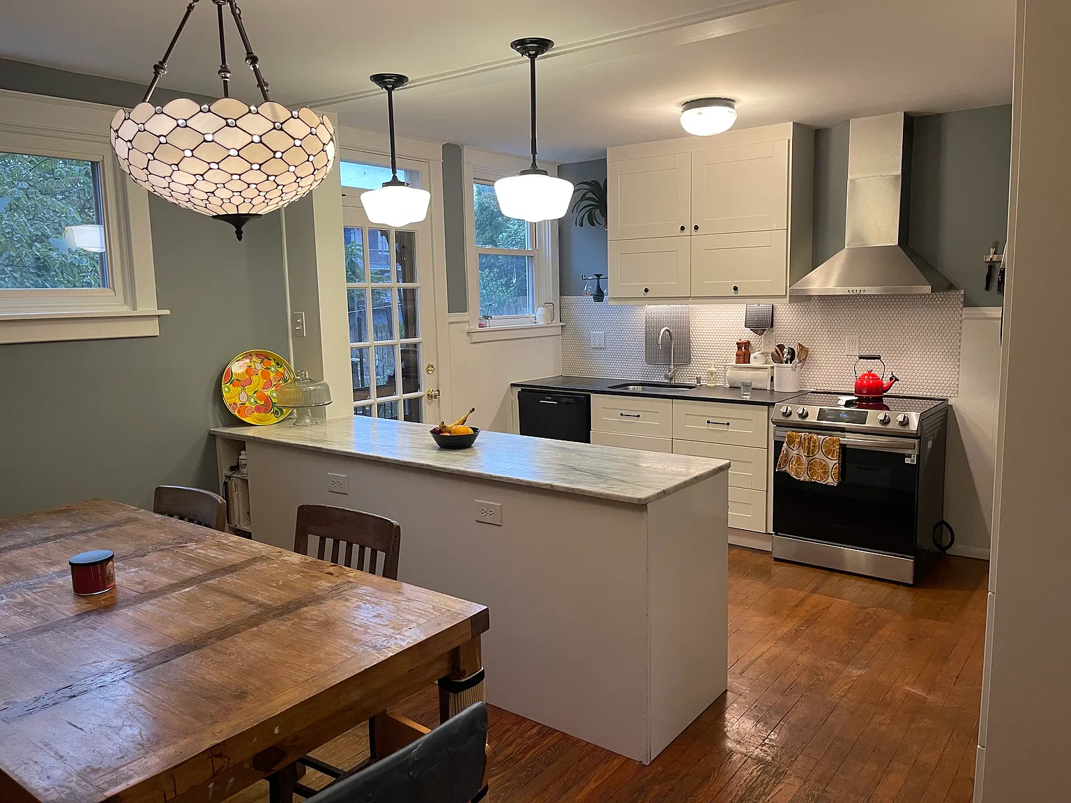 3 bed, 960 sqft, $2,200 — Photo 1