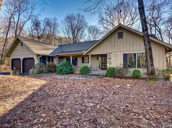 272 Running Fox Rd, Sapphire, NC 28774