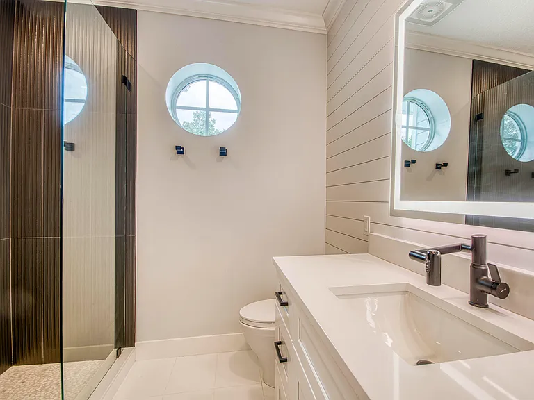 240 Poinciana Dr — Photo 21