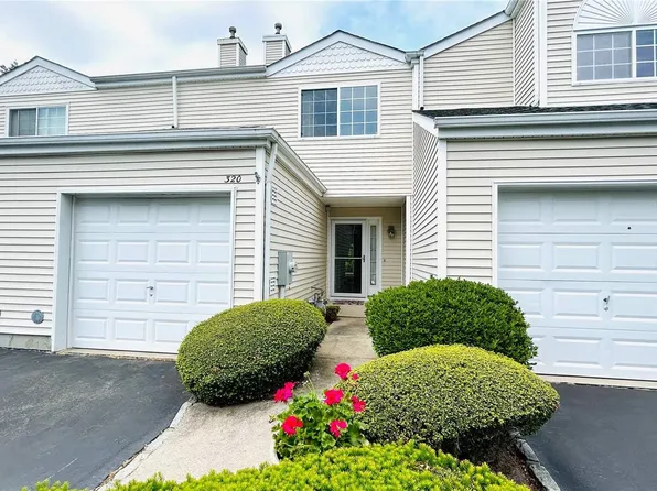 320 Prairie Circle #320, Manorville, NY 11949
