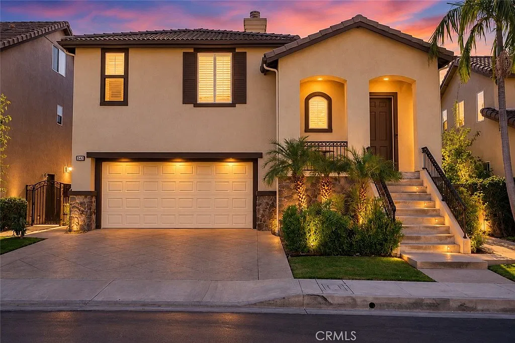 4 bed, 3.0 bath, 2190 sqft, $5,300 — Photo 1
