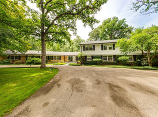 10 N Mayflower Rd, Lake Forest, IL 60045