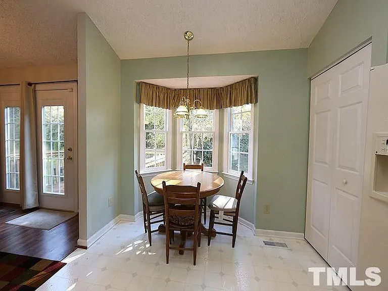 6 Barnsdale Ct — Photo 7