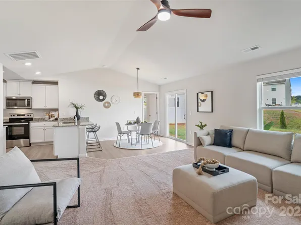 1108 Nia Rd, Charlotte, NC 28215