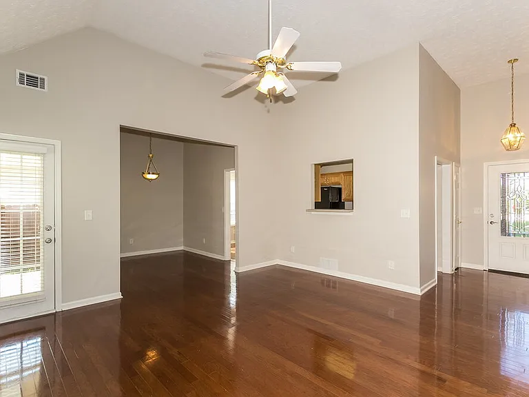 437 Camella Cir — Photo 2