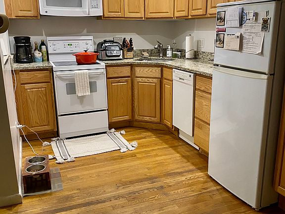 2nd image of 15 Euston Rd APT 8