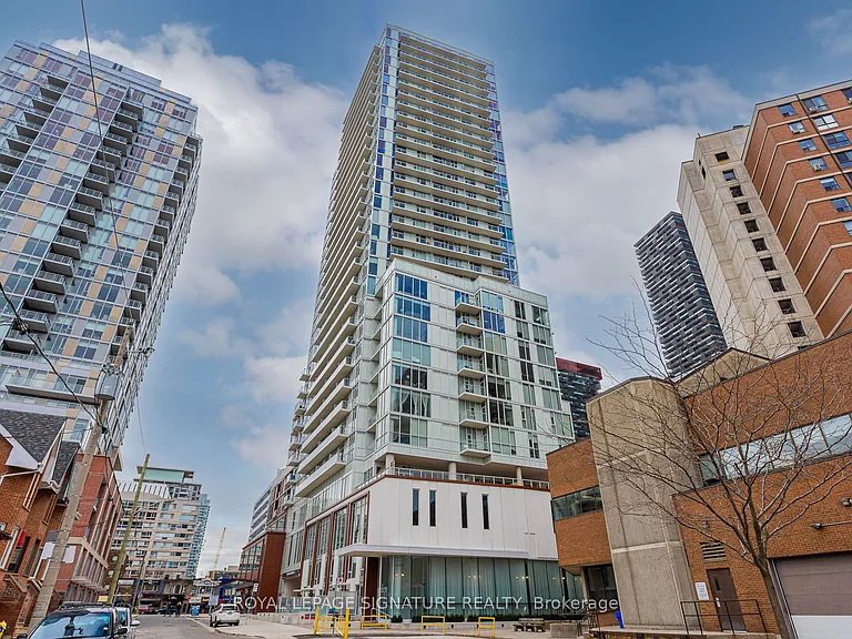 33 Helendale Ave #2105 — Photo 2