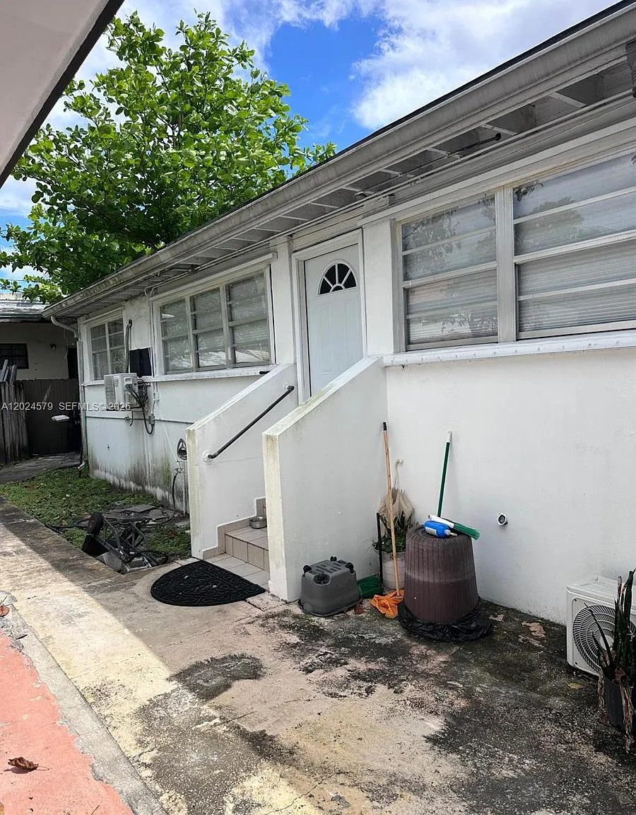1 bed, 1.0 bath, $2,100 — Photo 1