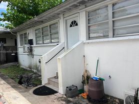 923 SW 43rd Ave, Miami, FL
