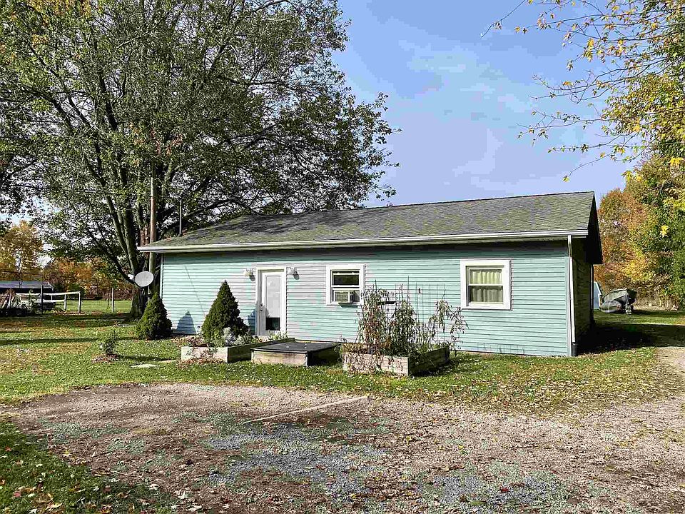 2nd image of 2240 E Pierceton Rd