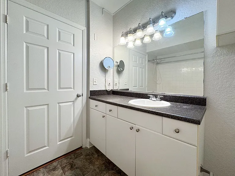 202 E South St #3044 — Photo 12
