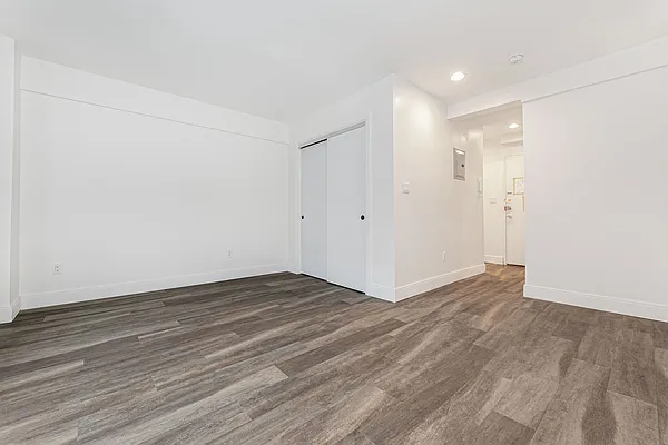 Rented by MNS | media 6