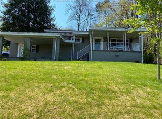 5009 Rust Ln, Cross Lanes, WV 25313