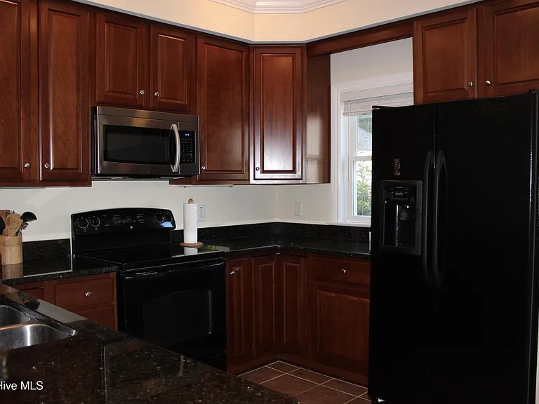 254 E Delaware Ave — Photo 5