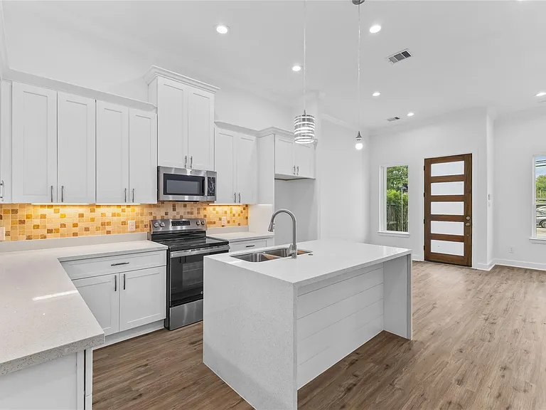 7805 Farnsworth St #B — Photo 14