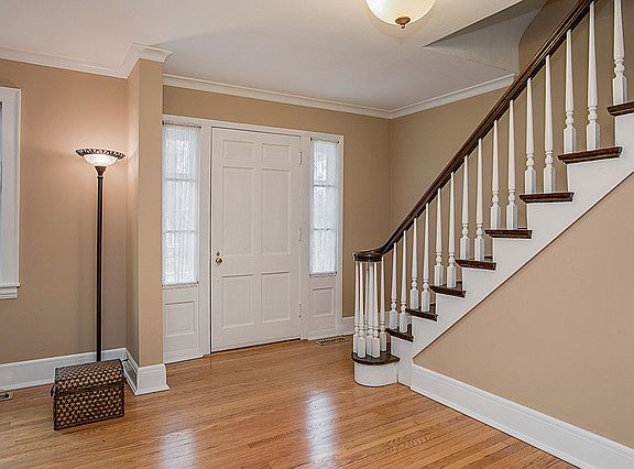 5th image of 1014 E Willow Ave