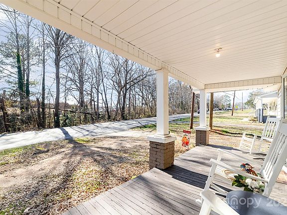 3rd image of 308 W Charlotte Ave