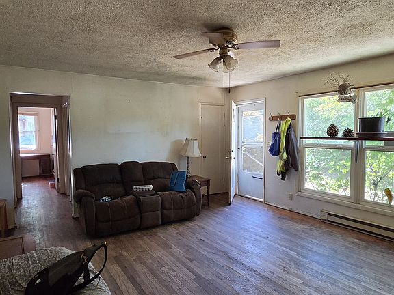 3rd image of 421 SE Sunset Rd