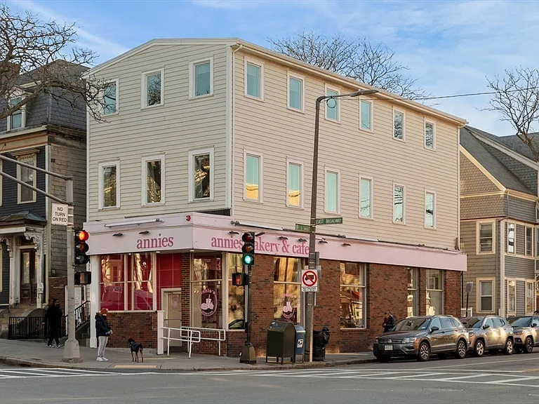 753 E Broadway #B — Photo 16