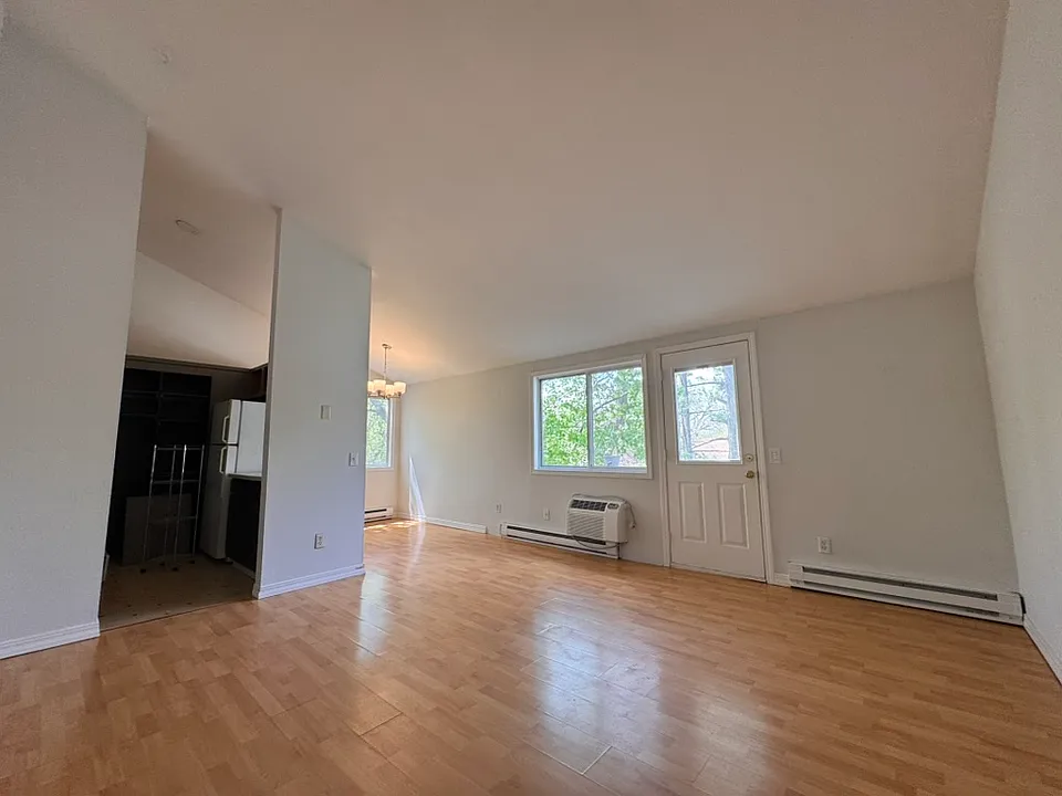 1230 E Dayton St #4