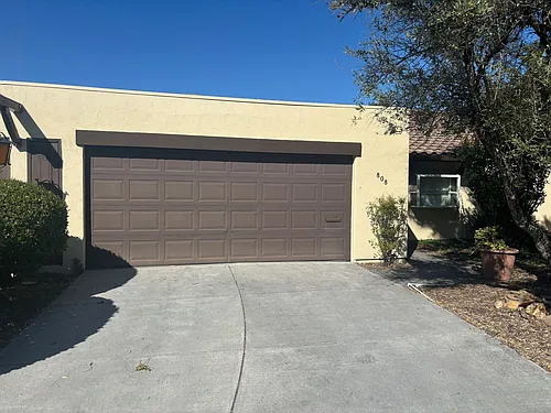 808 Shady Oak Dr Photo 1