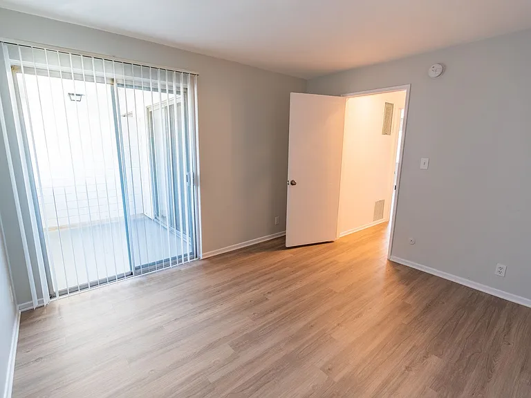 18407 Dearborn Street — Photo 43