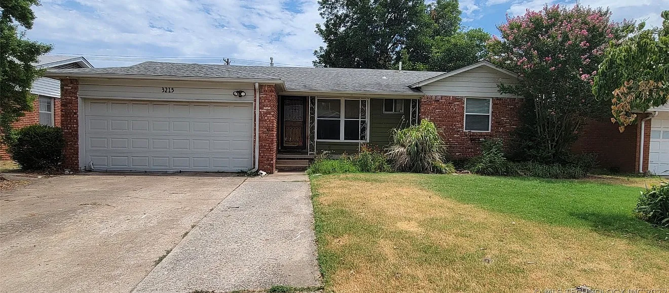 3 bed, 1760 sqft, $1,950 — Photo 1