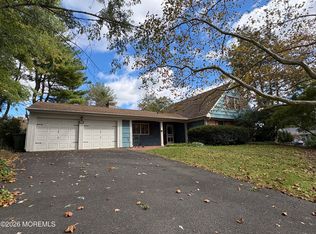 14 Stratford Dr, Old Bridge, NJ 08857