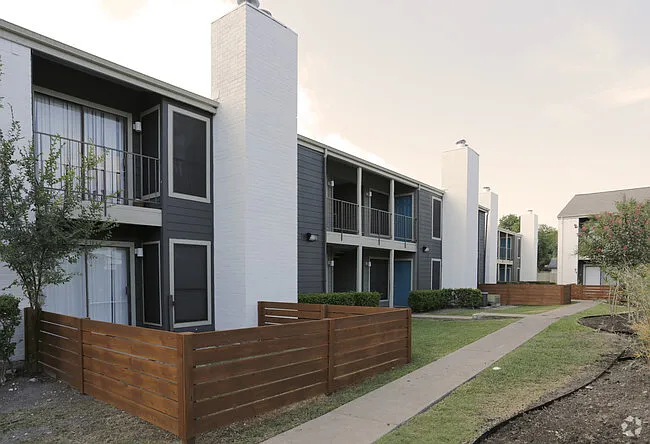 Steps to South Lamar, South Congress, Downtown!! — Photo 2