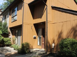 11922 Escalante Ct, Reston, VA 20191