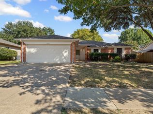 7201 Royal Oak Dr, Benbrook, TX 76126