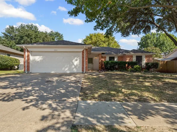7201 Royal Oak Dr, Benbrook, TX 76126