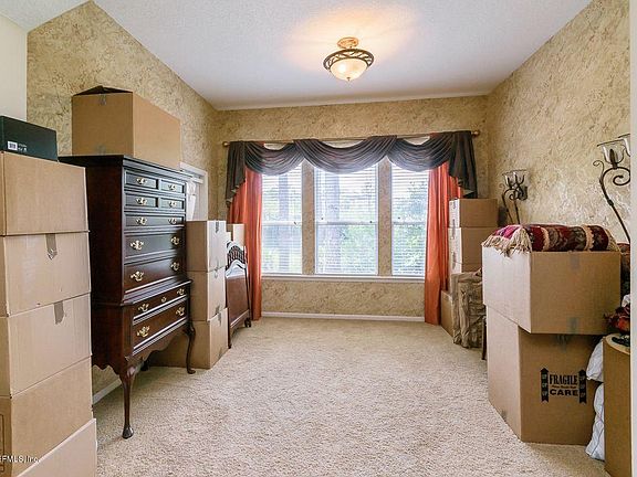 3rd image of 204 Flores Way