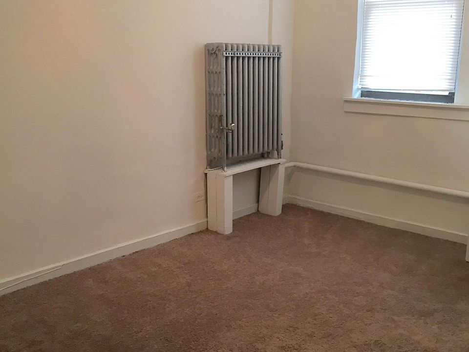 1st image of 642 W Aldine Ave #110