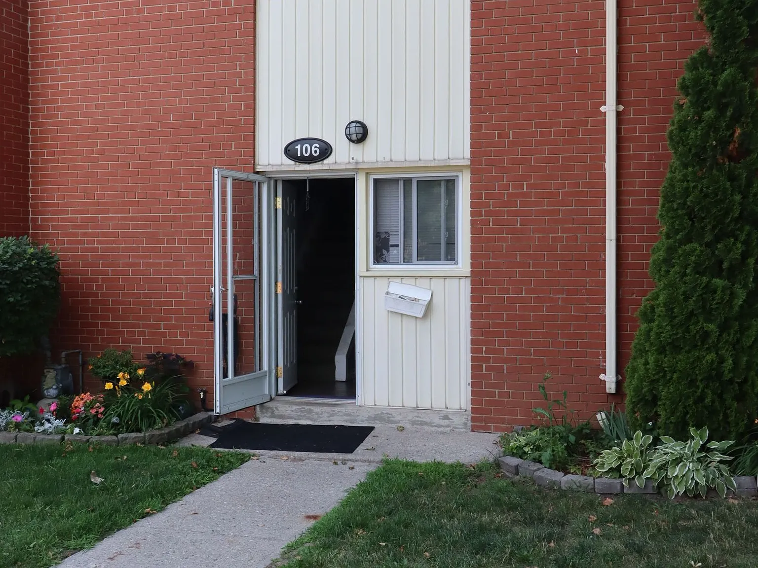 2 bed, $1,700 — Photo 1