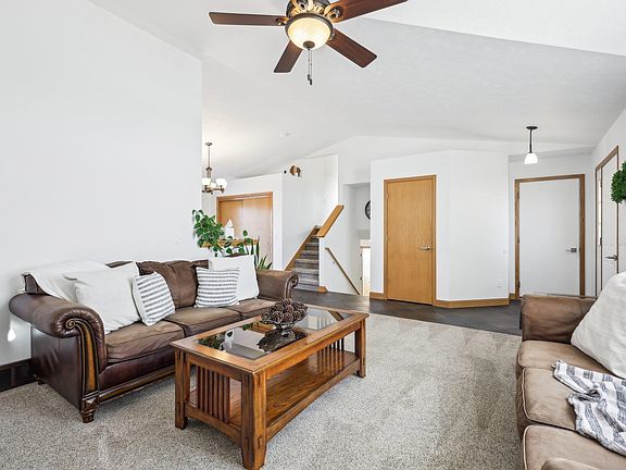 3rd image of 715 Autumn Crest Dr