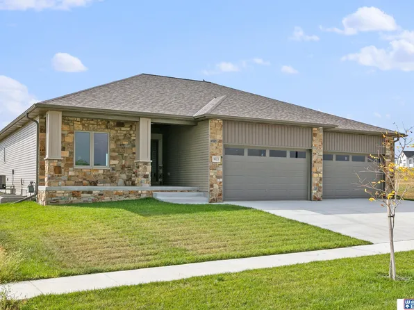 9021 Castle Pine Dr, Lincoln, NE 68516