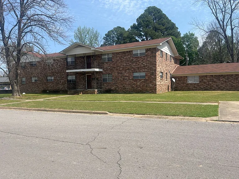 920 N Fargo Ave — Photo 1